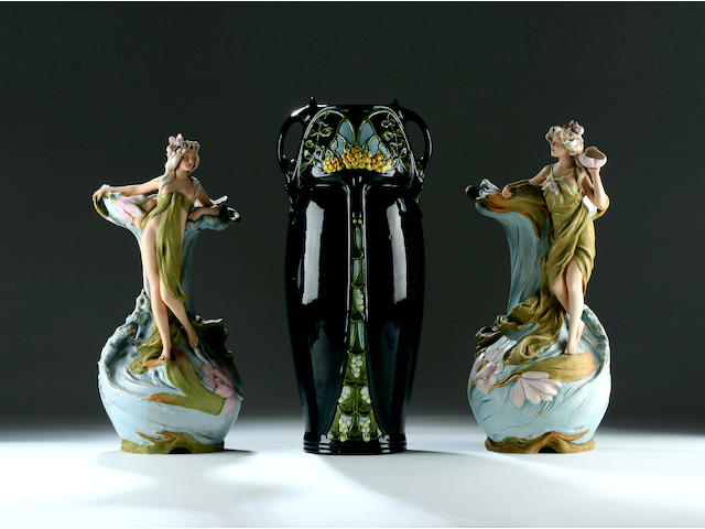 Pair dux figures