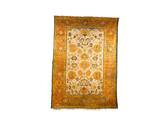 An Ushak carpet West Anatolia, 15 ft 9 in x 11 ft (480 x 335 cm)