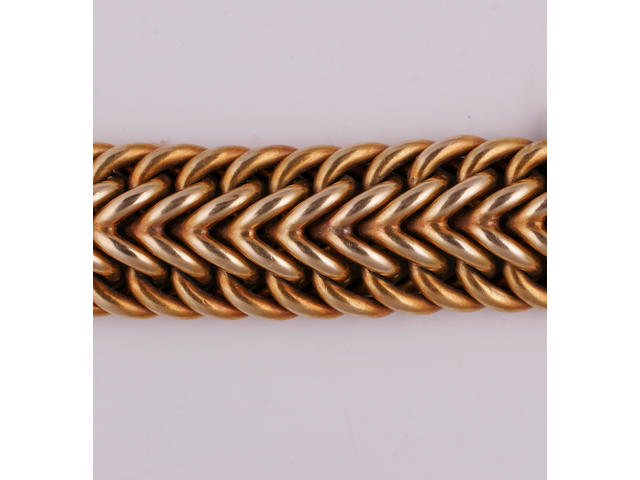 A heavy fancy curb-link bracelet