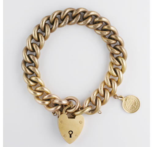 A solid curb-link chain bracelet