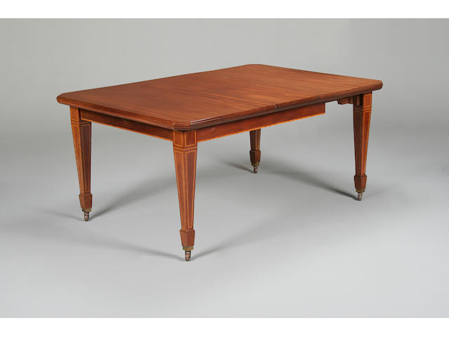 An Edwardian mahogany extending dining table,