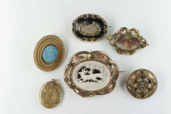 A collection of late 19th Century brooches/pendants,