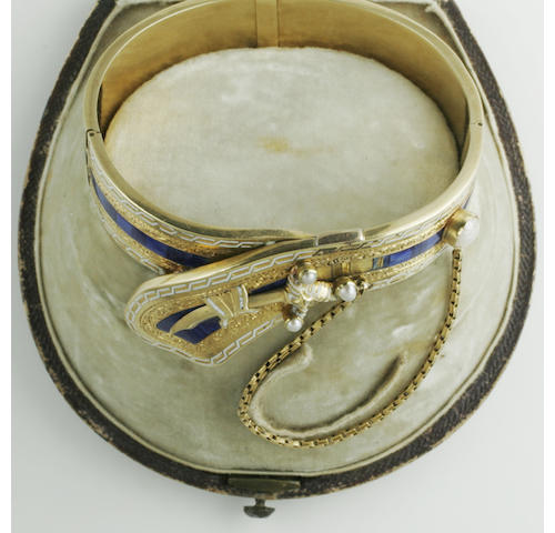 A hinged bangle,