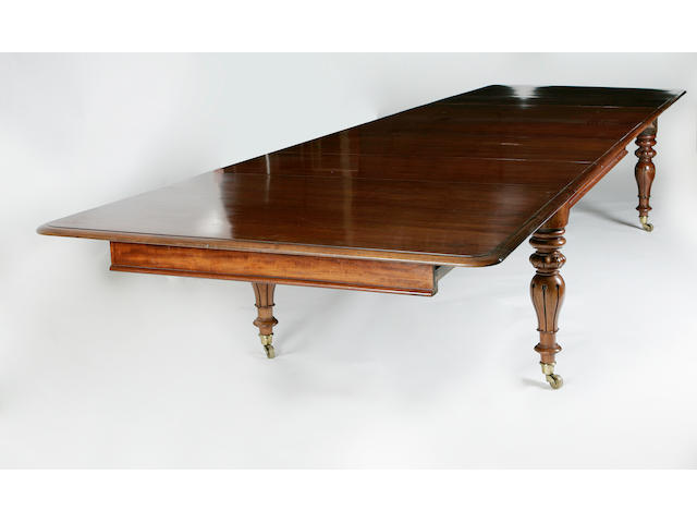 A Victorian mahogany dining table