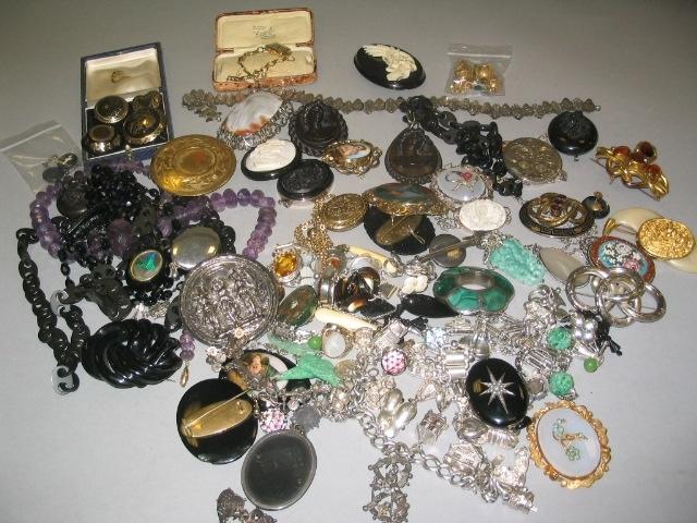 A collection of jewellery (a lot)