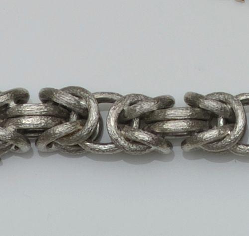 An 18ct white gold bracelet
