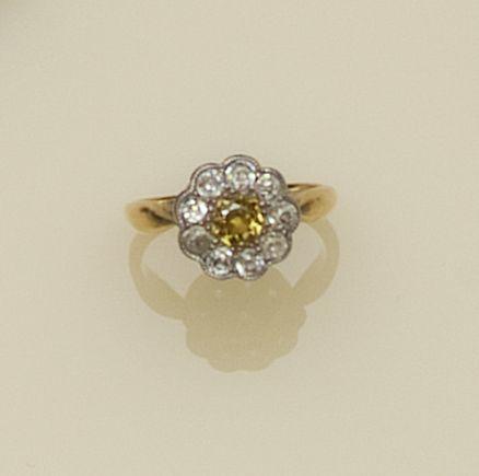 A diamond cluster ring
