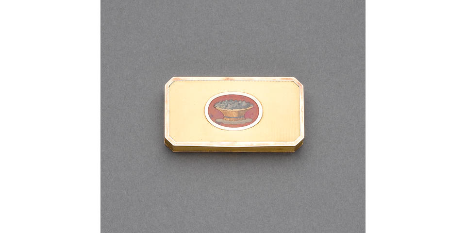 An early 19th century Swiss gold and hardstone mounted snuff box, with prestige marks and incuse stamped to the flange 69(0?)3,