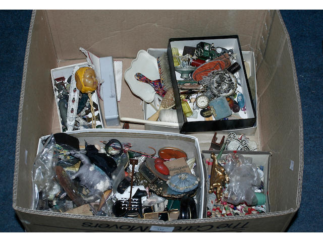 Dolls house miniatures alot