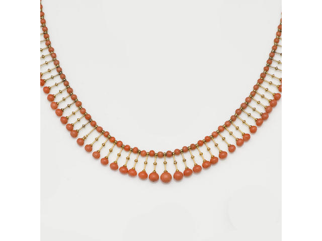 A coral fringe necklace (3)