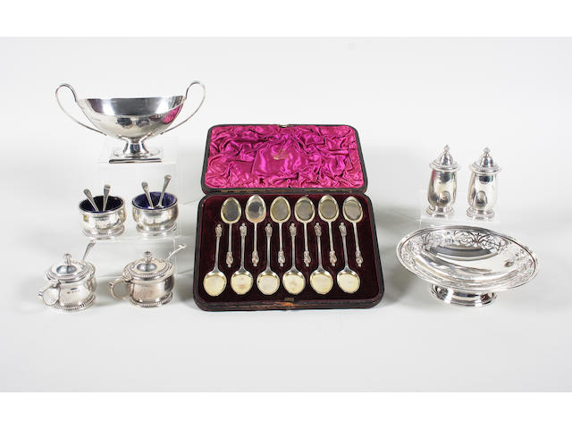 A set of twelve silver Apostle top ice cream spoons by Aldwinckle and Slater, London, 1886,  (9)