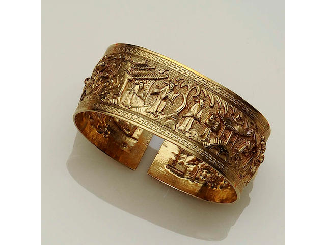 A Chinese gold bangle