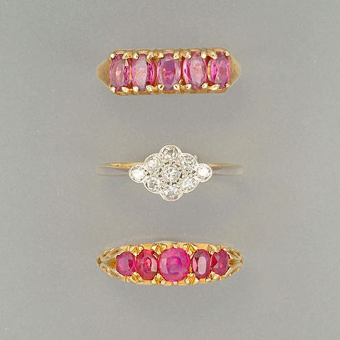 A five-stone ruby ring (4)
