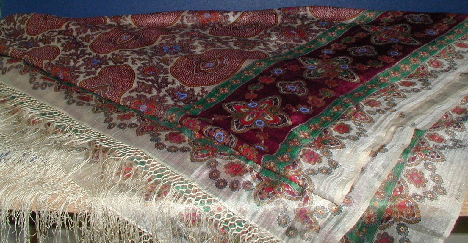 A long shawl,