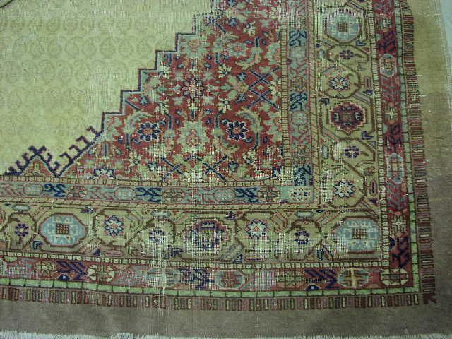 A Serapi carpet, 330 x 275cm.