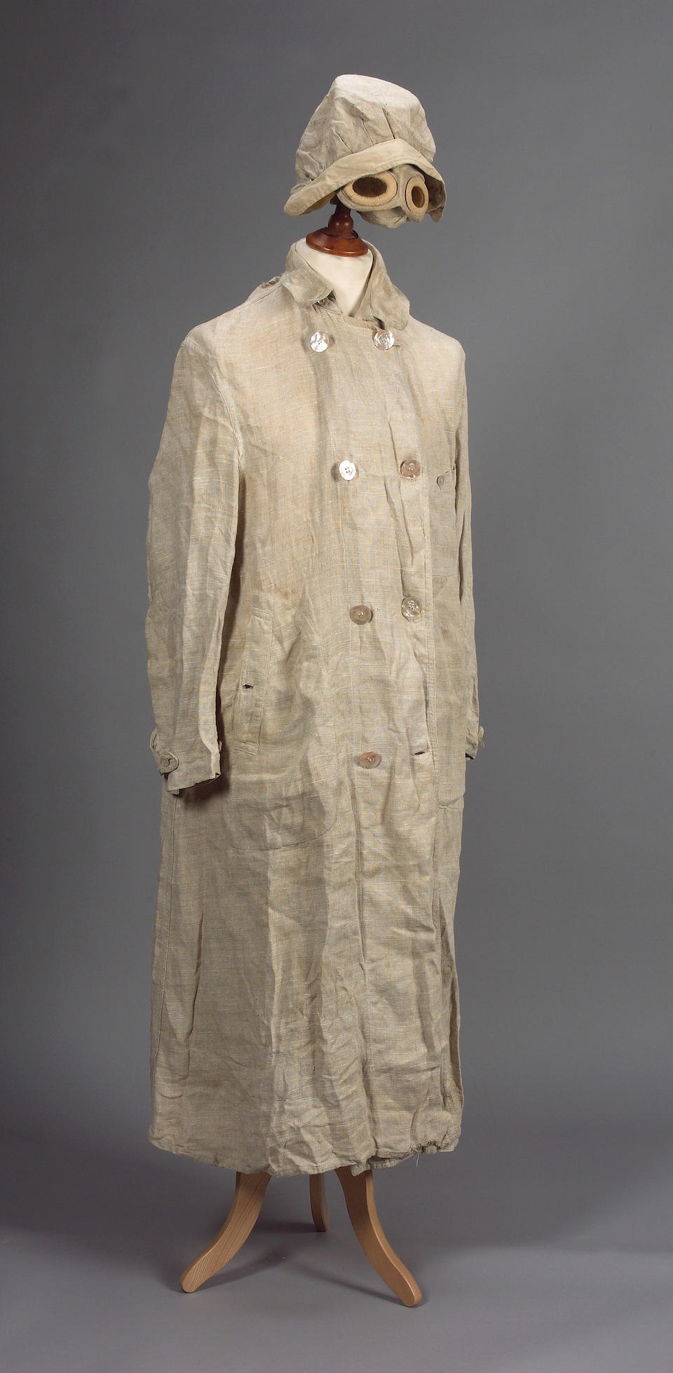 Bonhams : An Edwardian motoring dust coat and hat set,