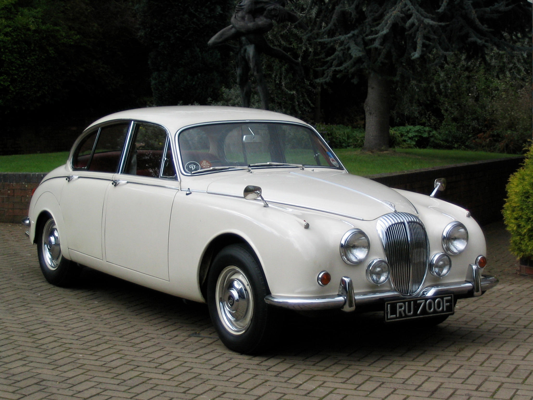 1968 Daimler V8 250 Saloon Registration no. LRU 700F Chassis no. 1K ...