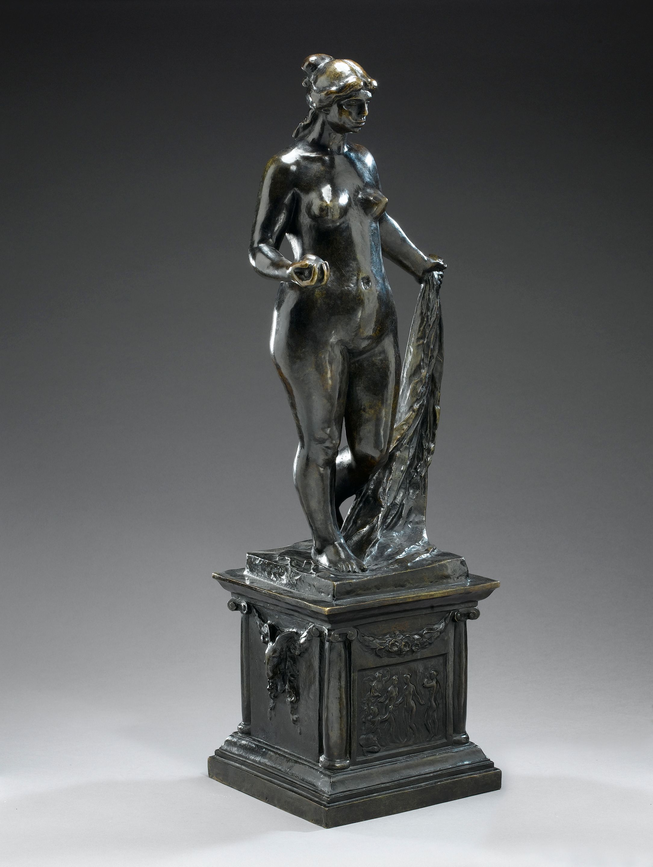 Petite Venus au Socle