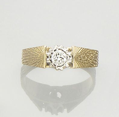 A diamond single stone ring