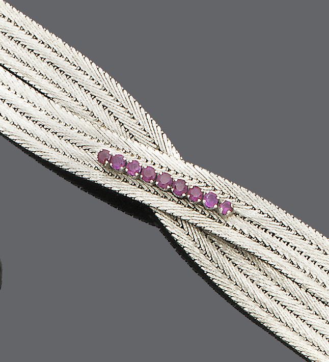 A ruby-set integral-link bracelet