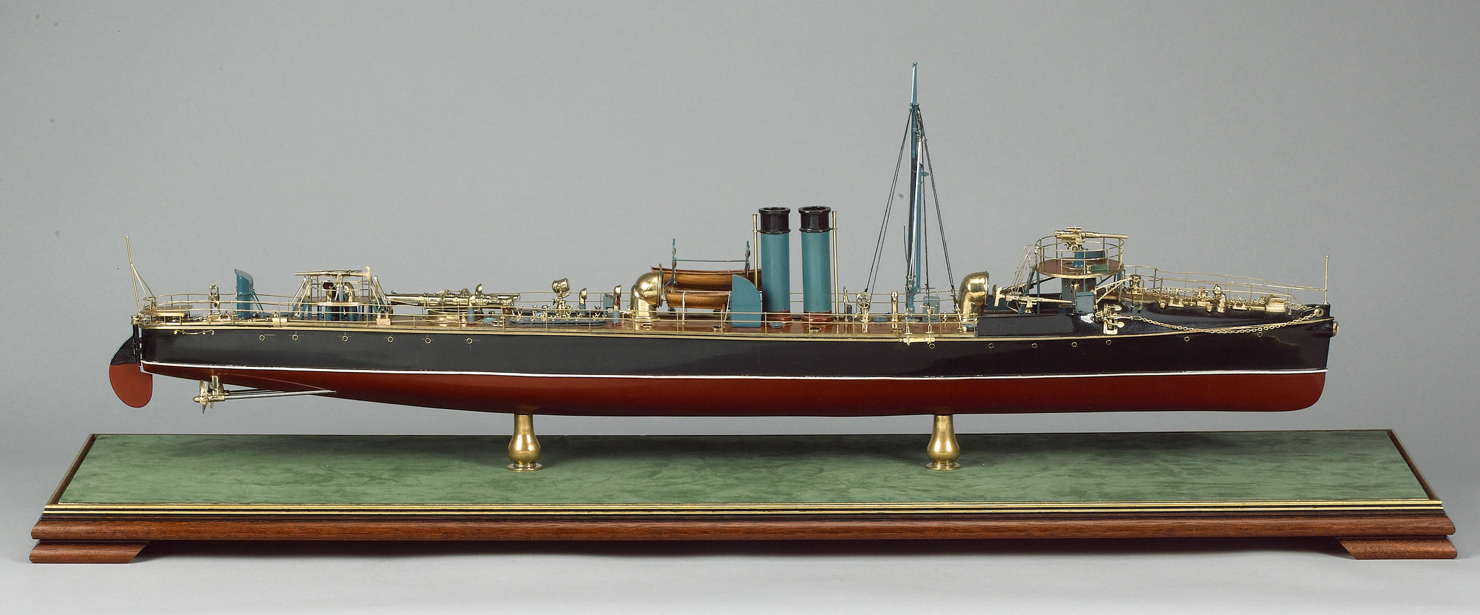 a-modern-cased-model-of-hms-havock-1893-the-first-torpedo-boat