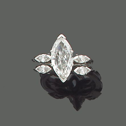 A diamond single-stone ring (2)