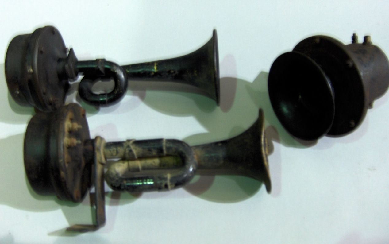 Three Vintage horns, auctions & price archive