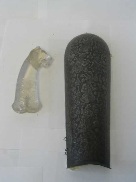 Bonhams : A Mughal style rock crystal Dagger Hilt (2)