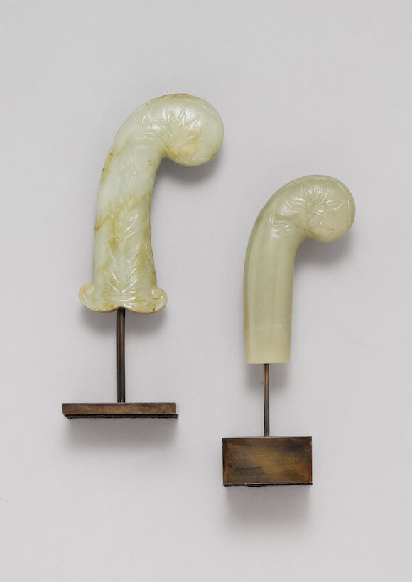 Bonhams : A Mughal jade Dagger Hilt India, 17th/ 18th Century(2)