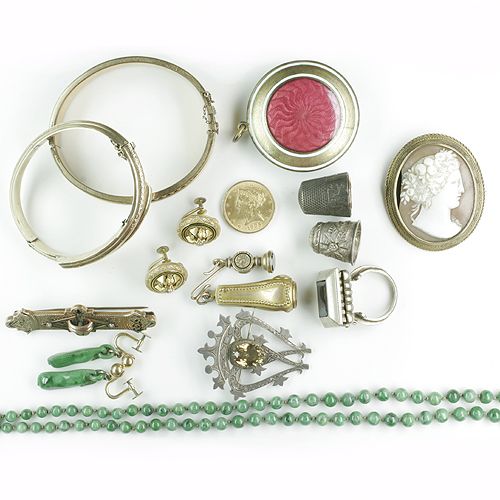 Assorted jewellery