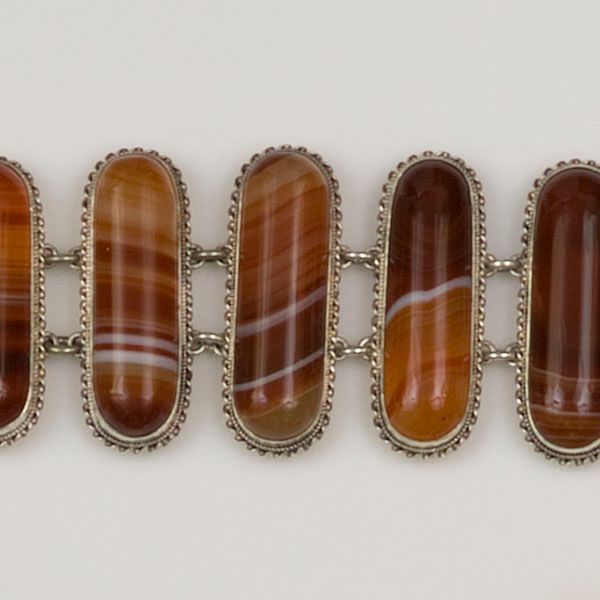An agate panel bracelet