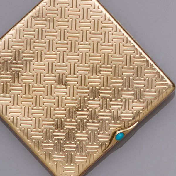 A 9ct gold square compact