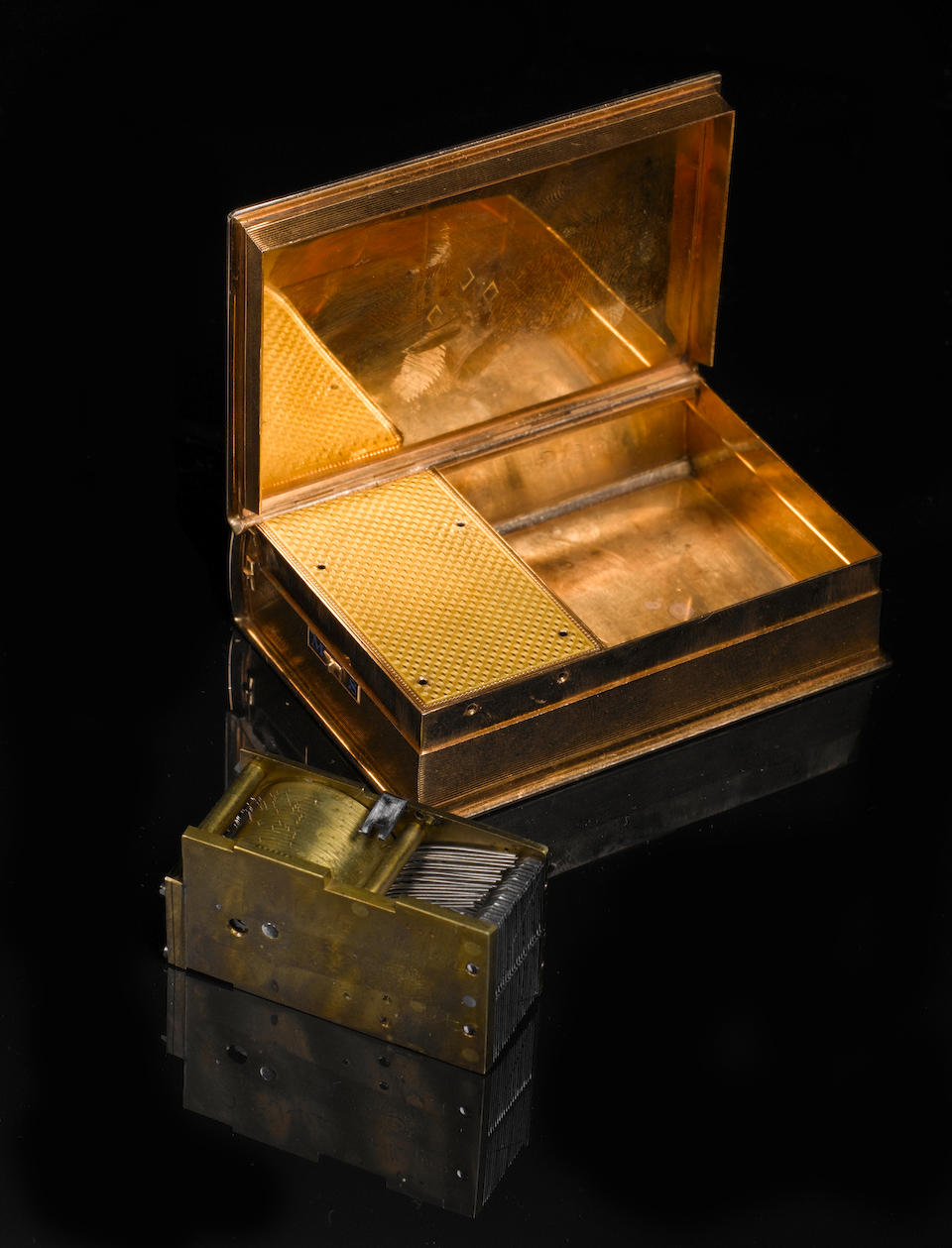 Bonhams : An important and fine gold and enamel musical snuffbox