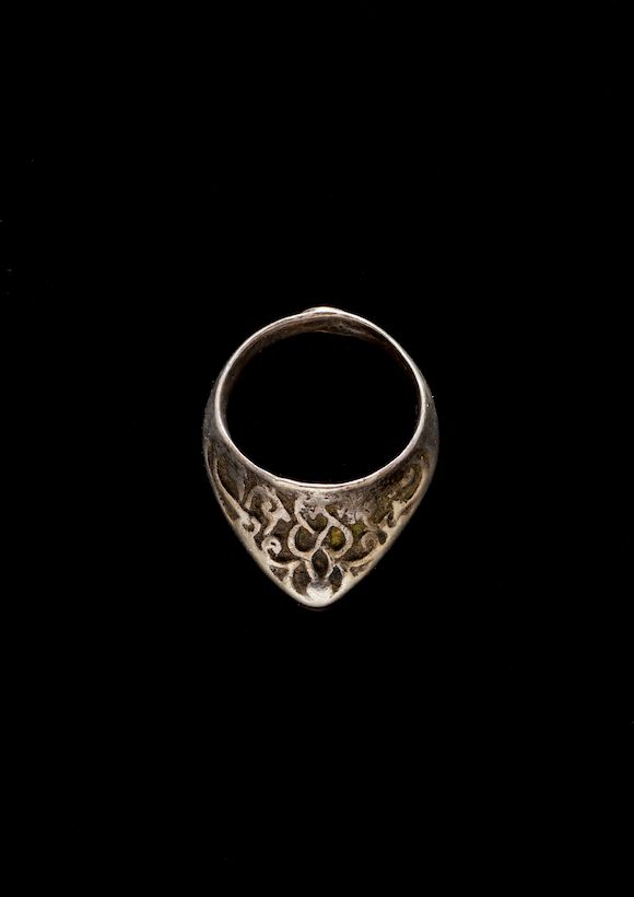 Bonhams : A Timurid silver Thumb-Ring Persia, 15th Century