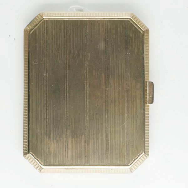 A 9ct gold rectangular cigarette case