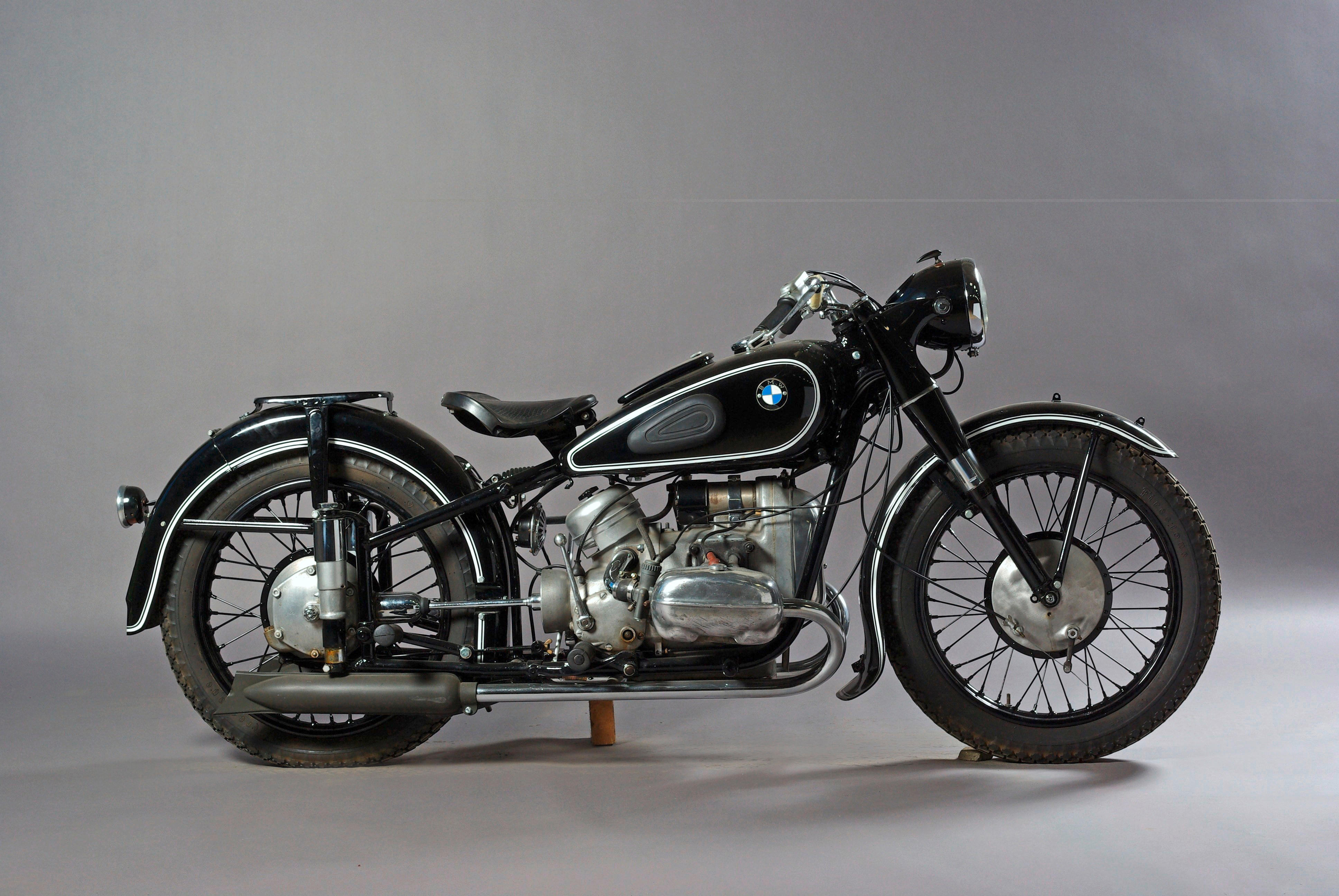 Bmw r60/2 1960. Bmw мотоцикл москва. Мотоцикл бмв 1955. Bmw круизер r18. Bmw r51/3.