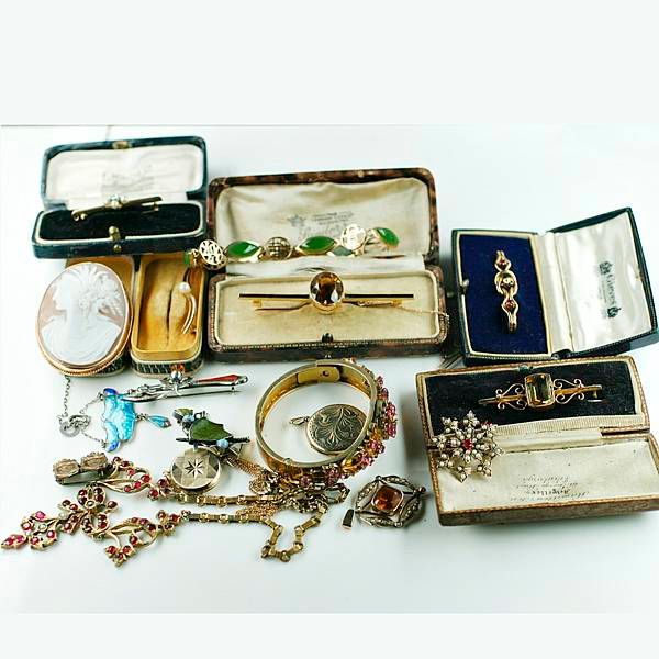 Assorted jewellery