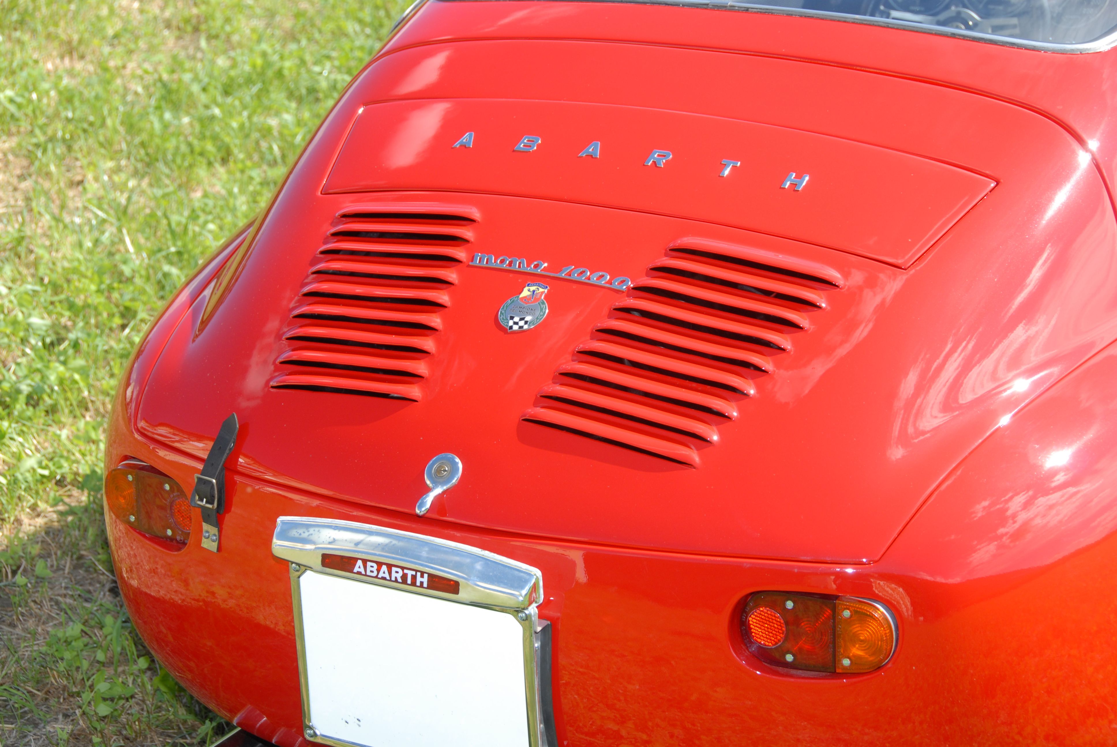 ABARTH MONOMILLE 1963 Rouge NEO 1:43 of reference 44605