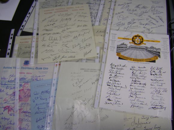 Bonhams : 17 facsimile autograph sheets - various clubs