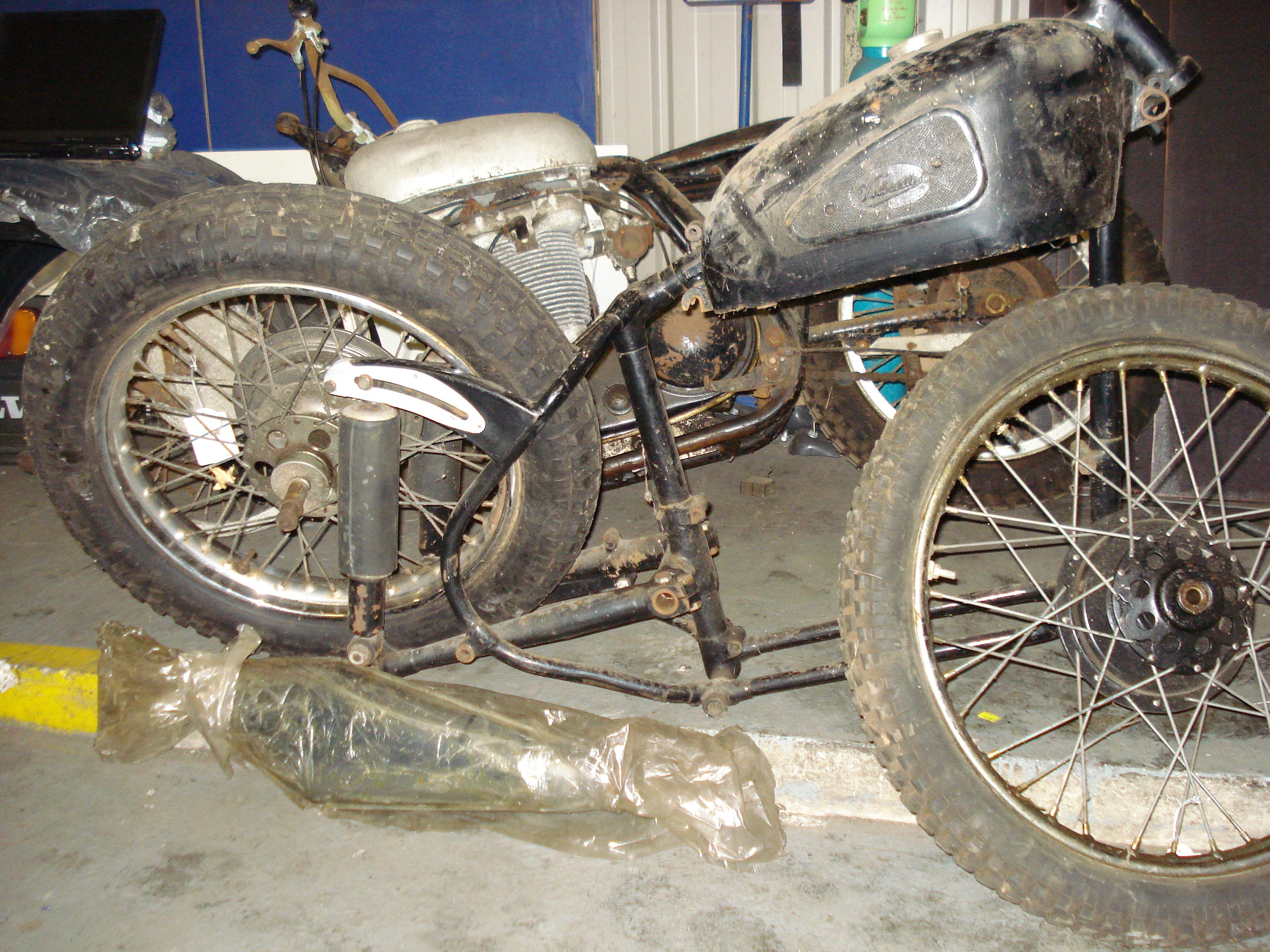 Bonhams Cars : 1959 Velocette 350cc Viper Frame no. VR/1357/S Engine no ...