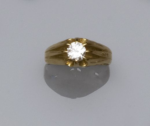 A diamond single stone ring
