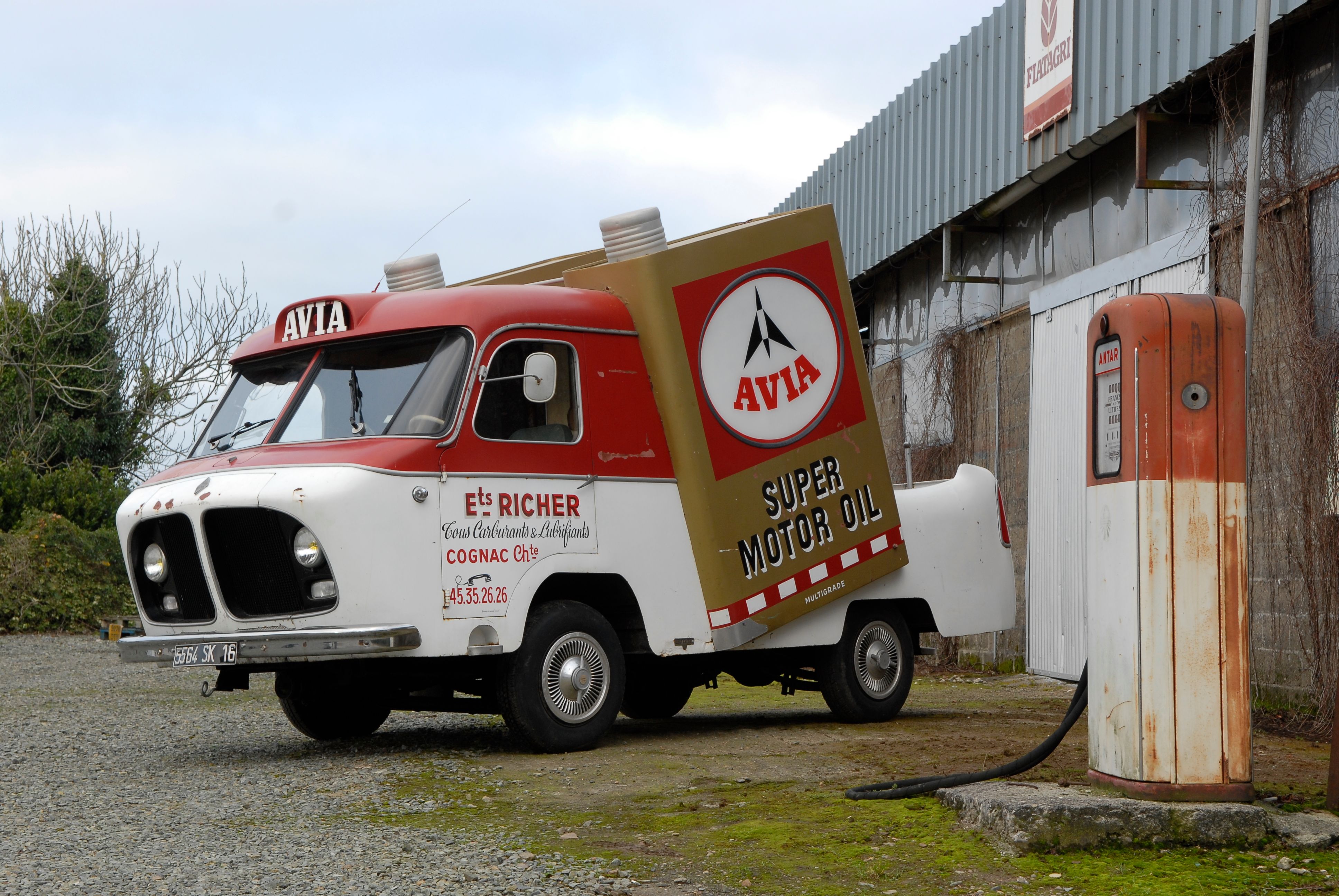 Miniature Automany Renault 1000kg 1977 - Résine 1:43 - Occasion