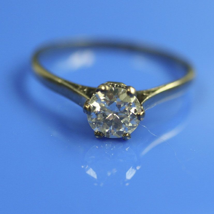 A diamond single stone ring