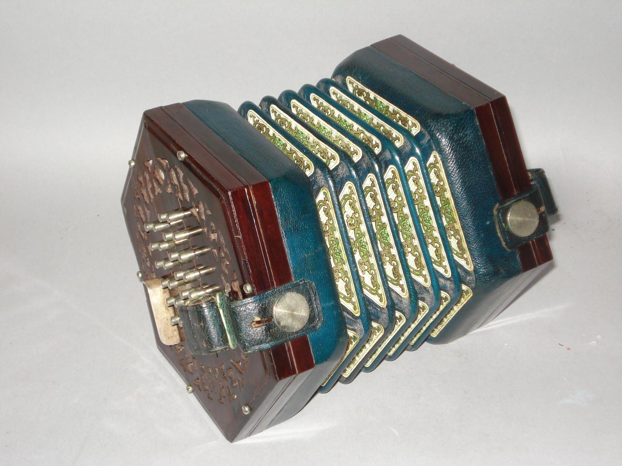 An English Concertina by C. Wheatstone & Co auctions & price archive