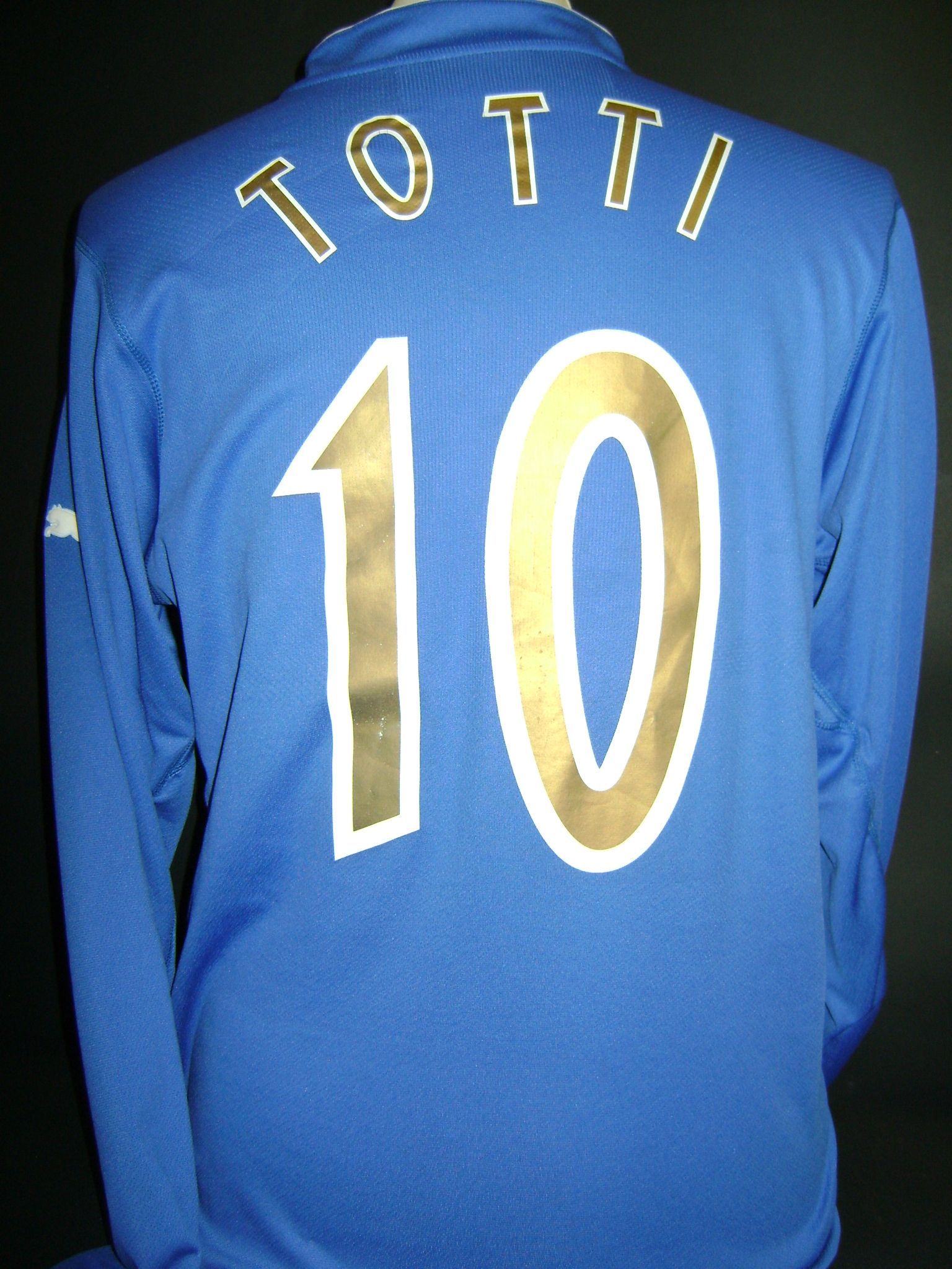Bonhams : Francesco Totti 2003 match worn hand signed Italy shirt
