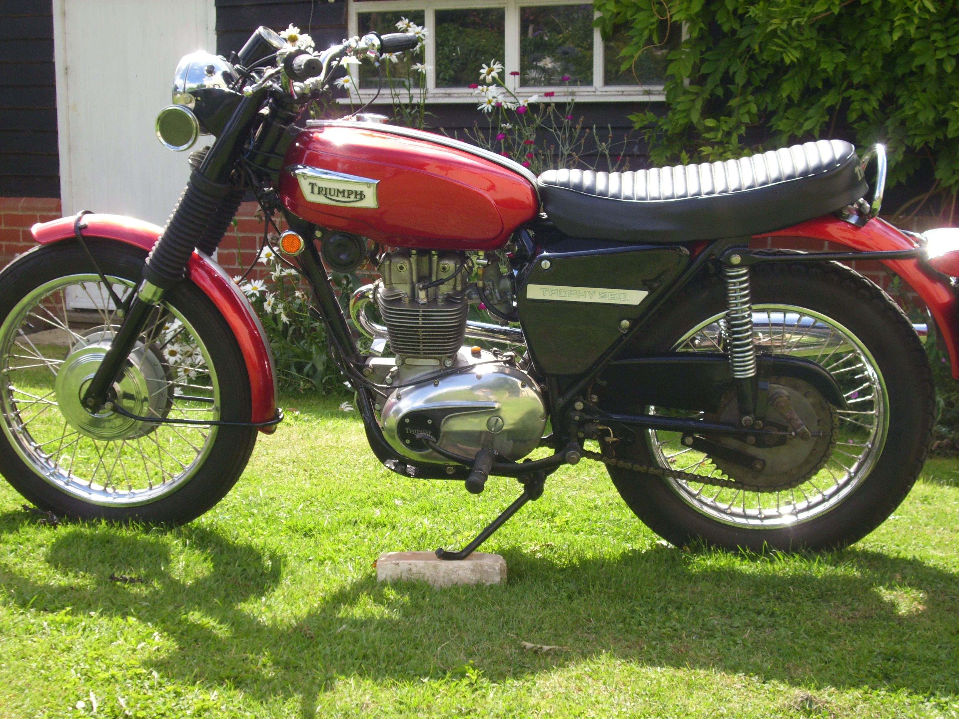 triumph 250cc