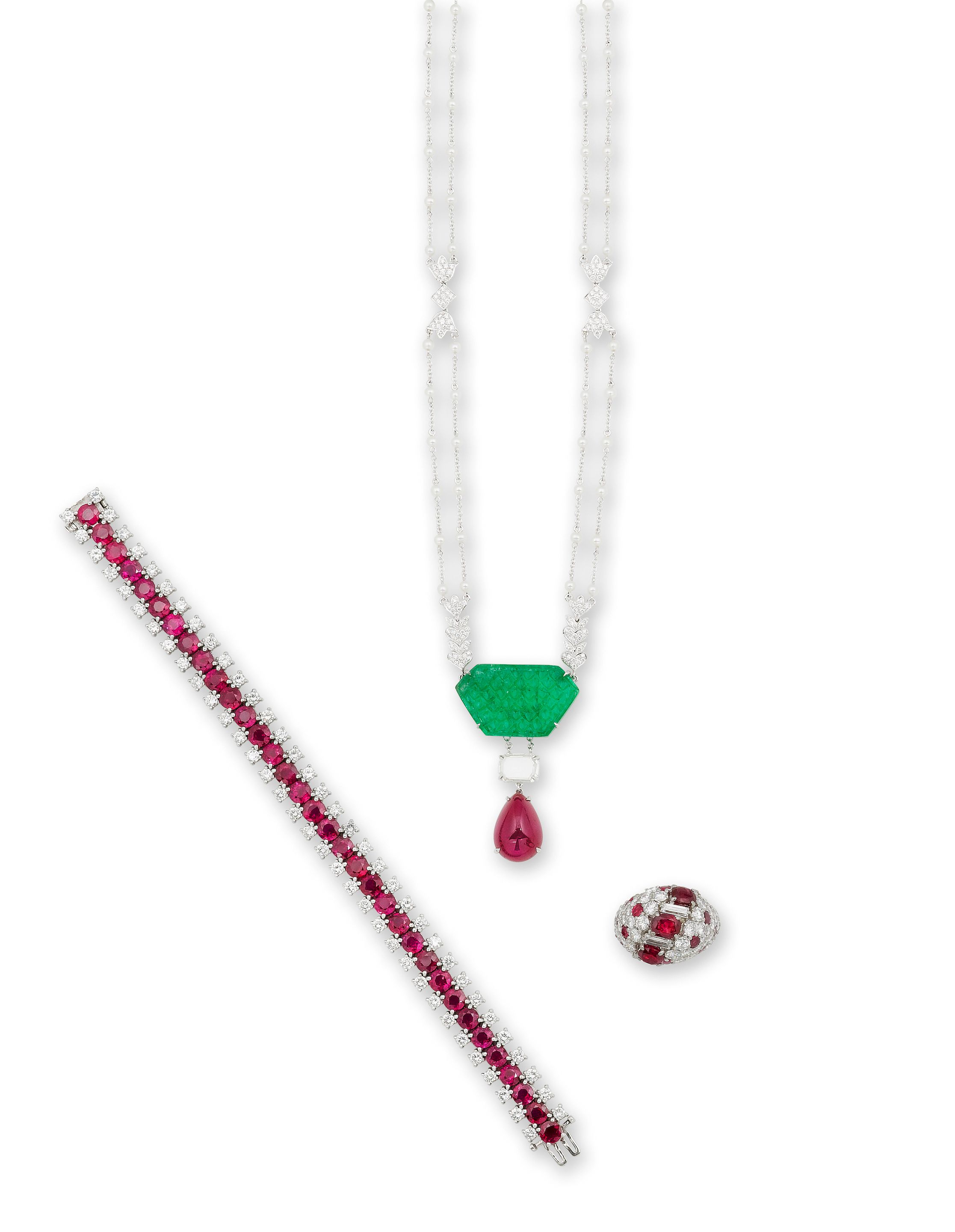 A gem-set pendent necklace