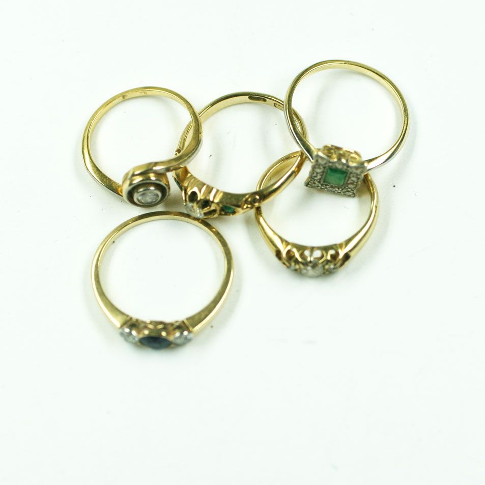 Five gem set rings, (5)