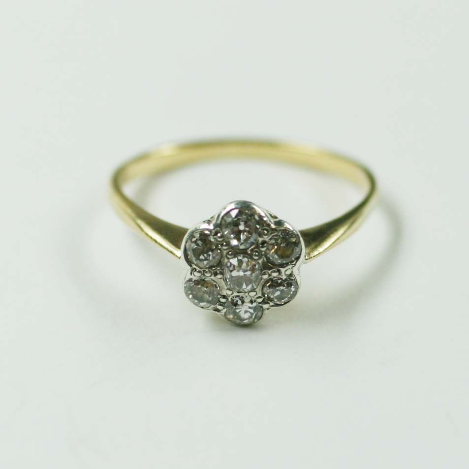 A diamond flowerhead cluster ring