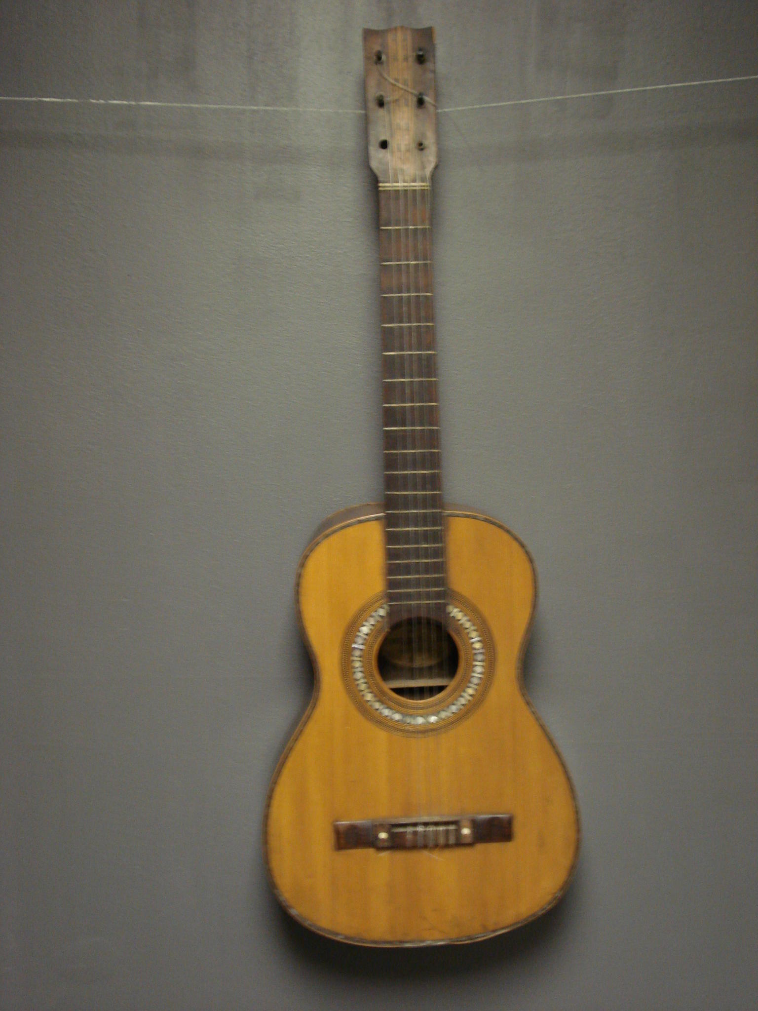 12 string guitar in spanish